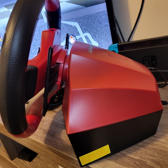 Mario kart rasing wheel pro with gas and breaks pedals - Picture 2 of 3